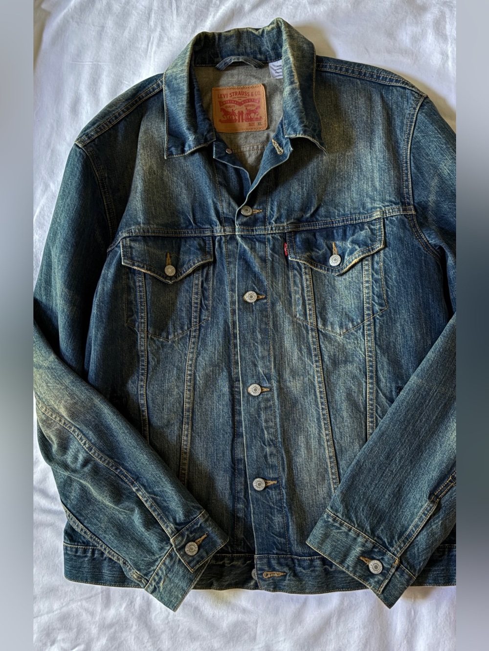Levi’s Men’s Denim Jacket XL Blue Trucker Button Front Faded Wash Jean Jacket - Picture 4 of 10
